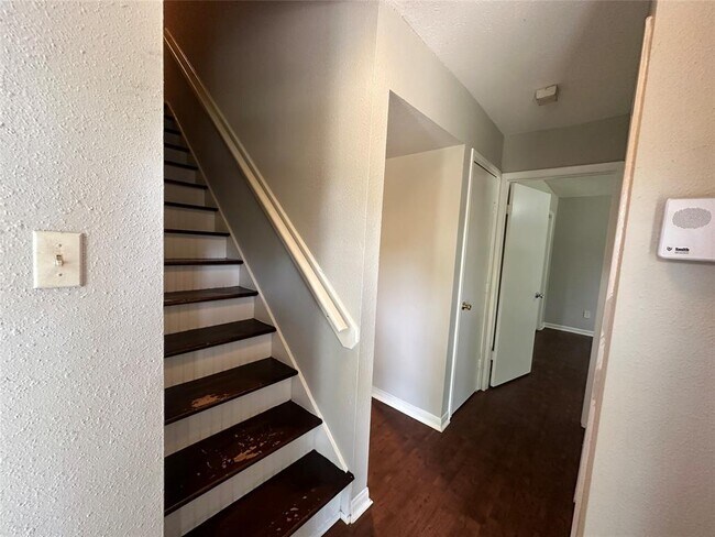 Foto del edificio - 4745 Holly Ln E