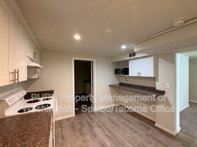 Building Photo - 6217 S Huson St