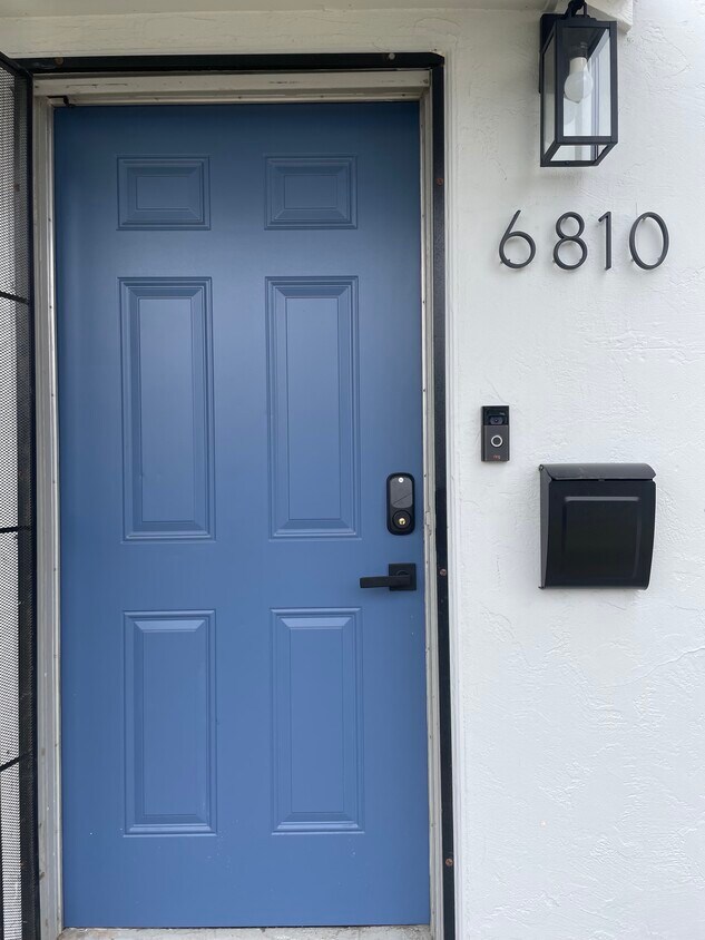 Foto principal - 6810 Tower St