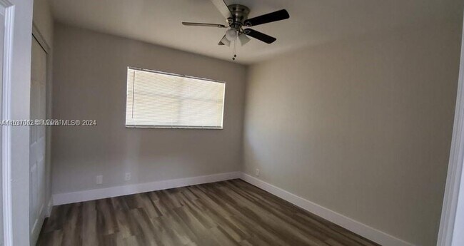 Foto del edificio - 450 SW 2nd St