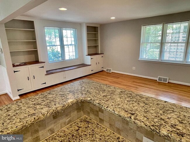 Foto del edificio - 705 Pomona Ave