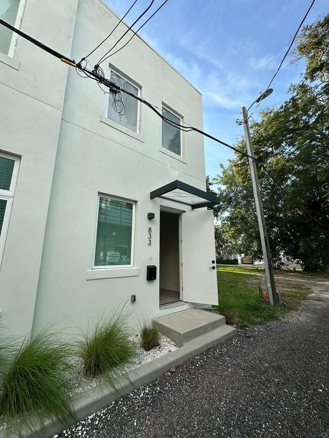 Building Photo - 140-833 Calla Terrace N