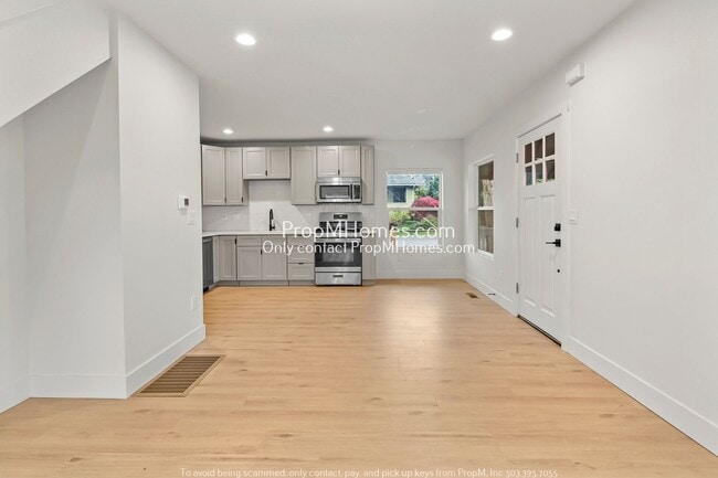 Building Photo - 4704 NE 95th Ave