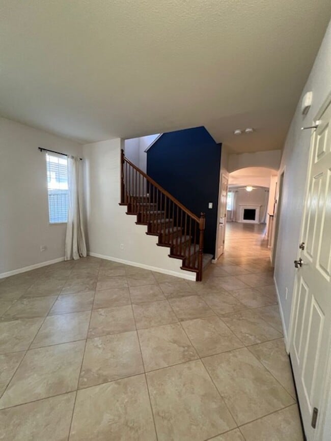 Building Photo - Beautiful 5 Bedroom Home in Crocker Ranch ...