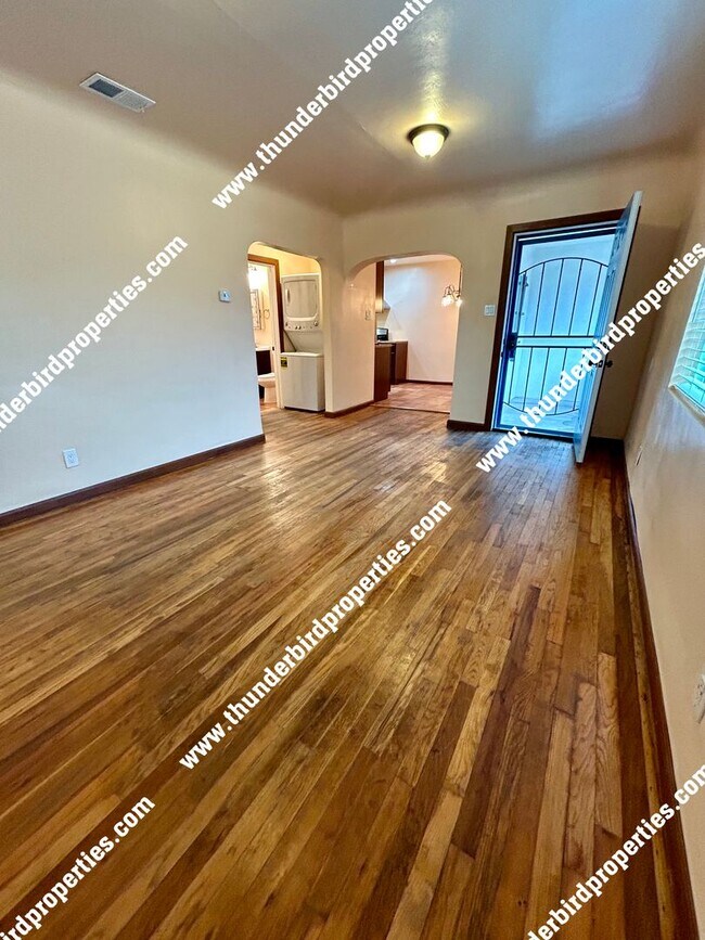 Foto del edificio - 1321 San Mateo Blvd SE