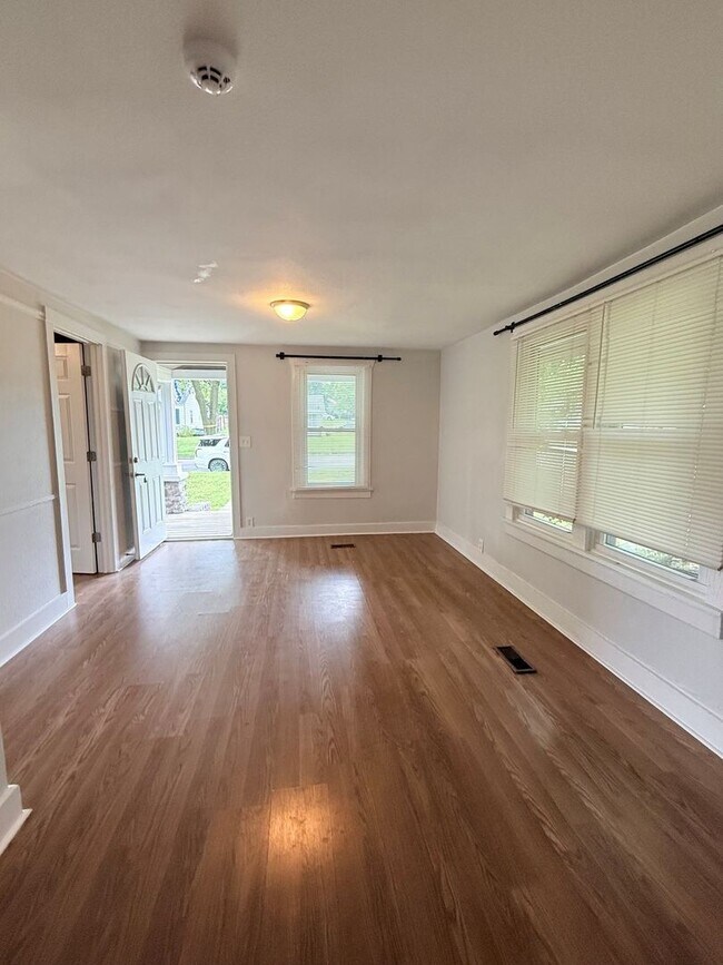 Building Photo - Now Available! Spacious 3 Bedroom on a Corner Lot