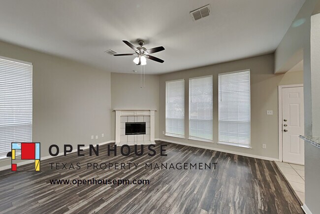 Foto del edificio - 1432 Sunswept Ter Lewisville