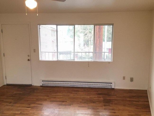 Foto del edificio - 12000 Sand Point Way NE