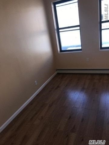 Foto del edificio - 78-17 Myrtle Ave