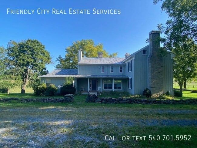 Building Photo - Move in ready ! Beautiful Farmhouse!