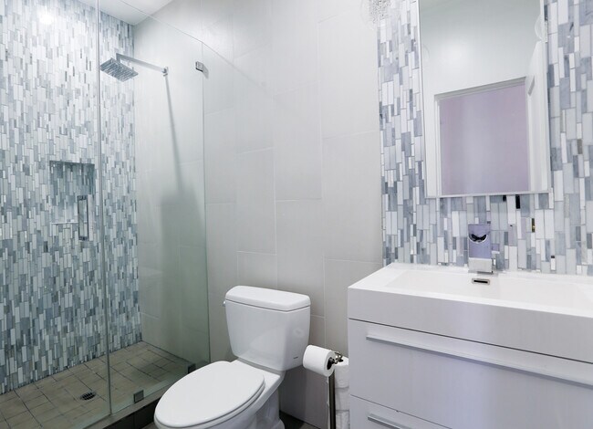 Foto del edificio - 366 N Kings Rd