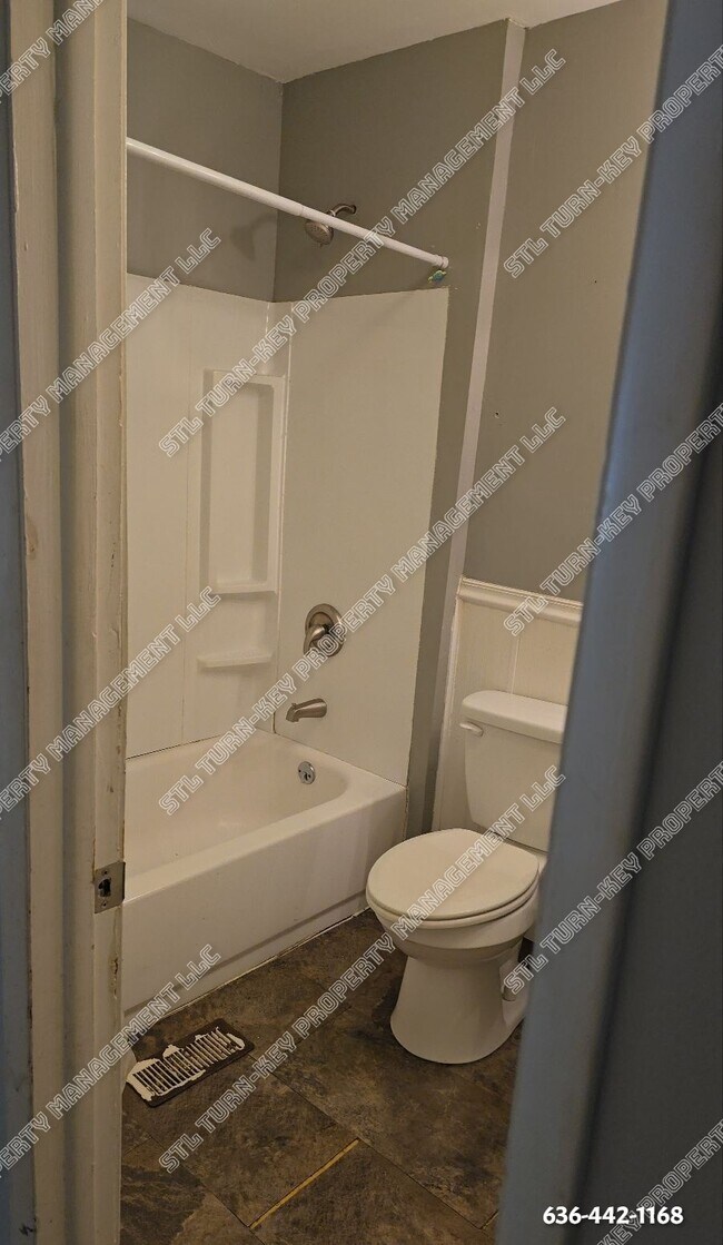 Foto del edificio - 7445 Blanding Dr