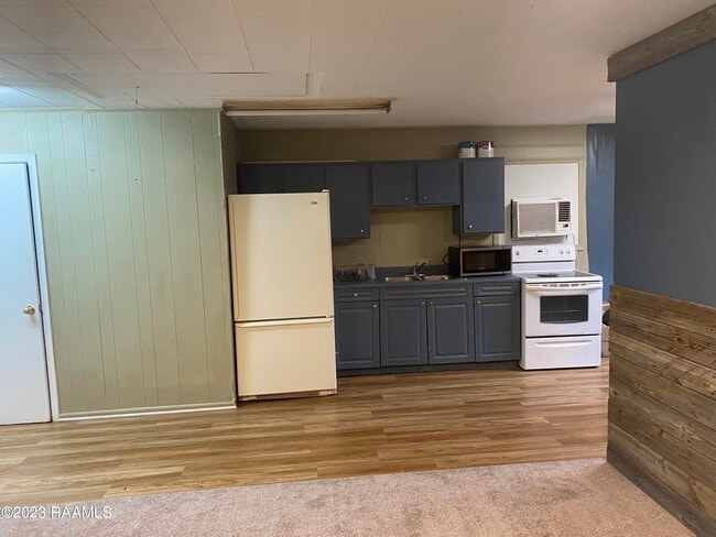 Building Photo - 102 Birch Dr