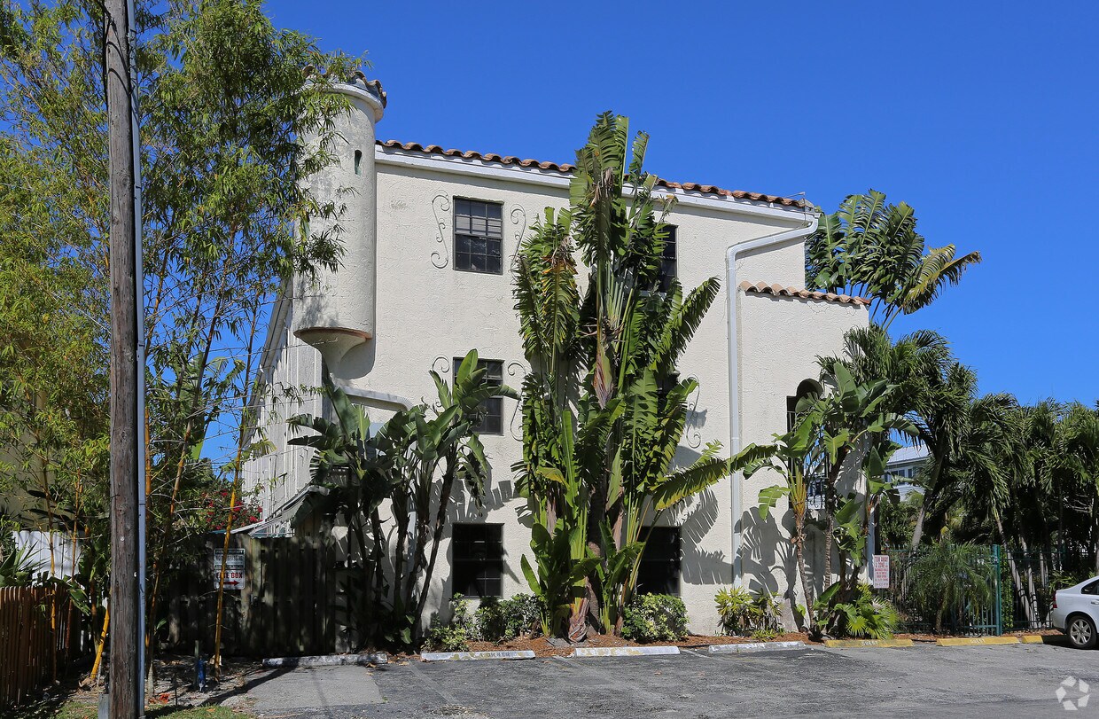 Foto del edificio - 620 NE 28th St