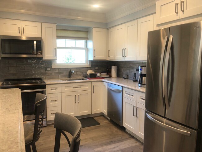 Ss appliances w/ dishwasher too - 61 Aldred Ave