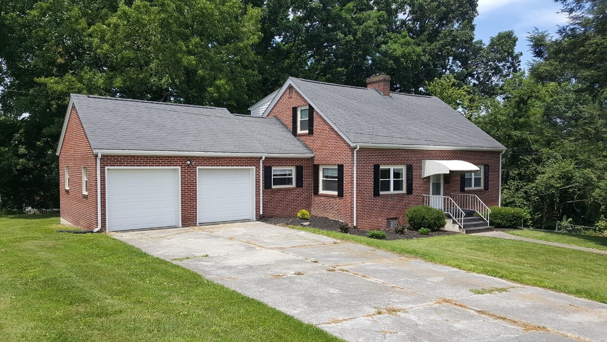 Primary Photo - 306 6th Ave.