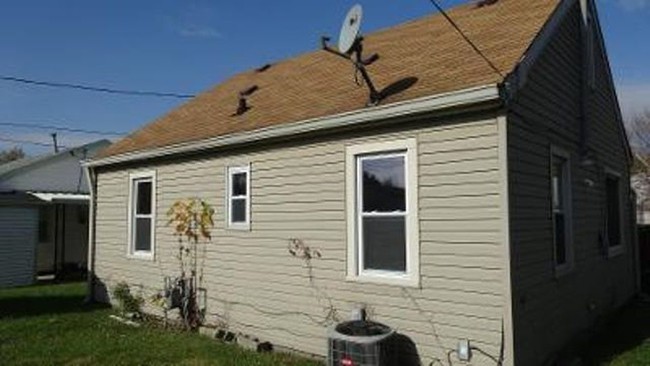 Building Photo - 859 E McClurg St