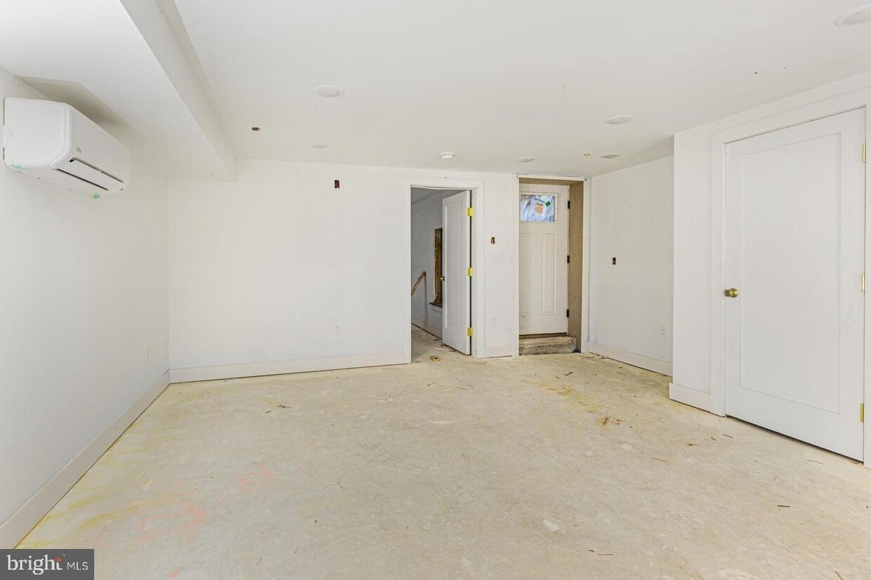 Primary Photo - 122 N 3rd St
