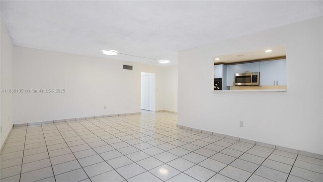 Building Photo - 1340 Lincoln Rd