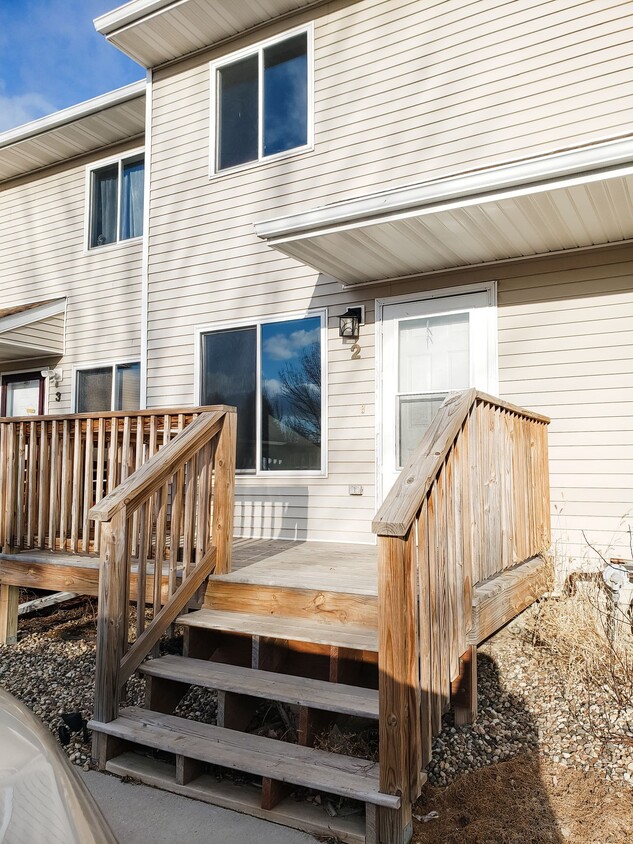 Front - 2912 Lakeview Dr