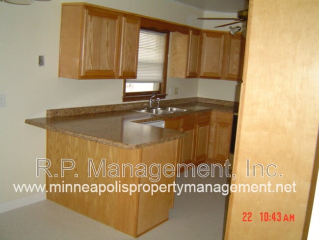 Foto del edificio - 990 Transit Ave