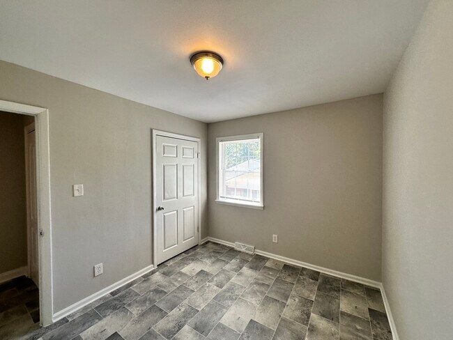 Building Photo - 1713 Longleaf Dr