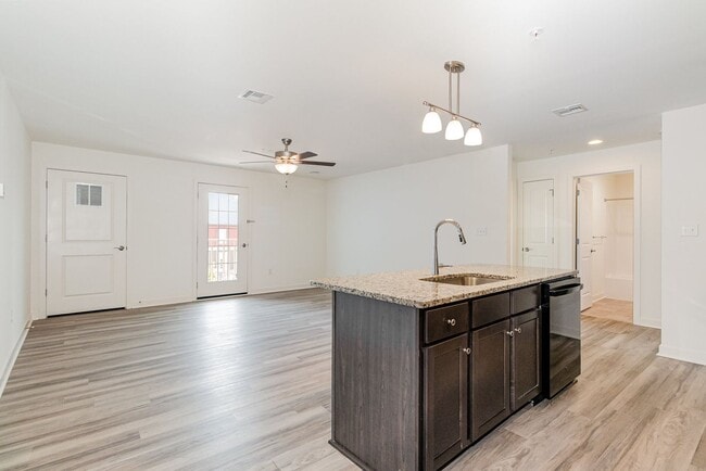 Building Photo - 1708 Fairmont Dr