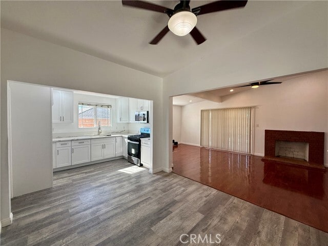 Foto del edificio - 915 Evanwood Ave