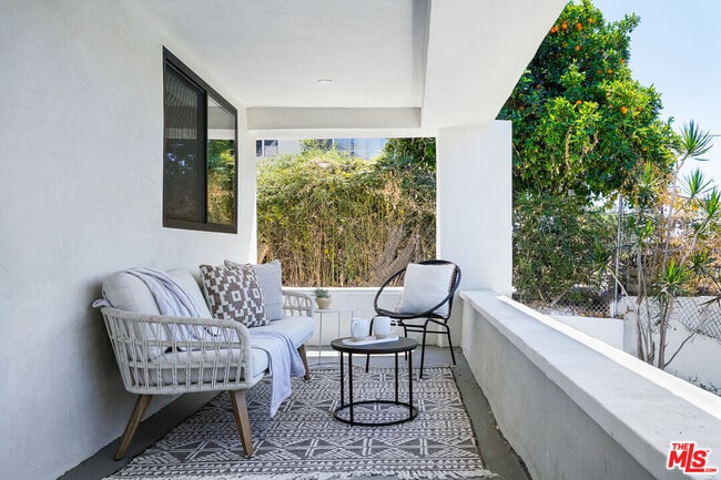 Foto del edificio - 976 Hyperion Ave