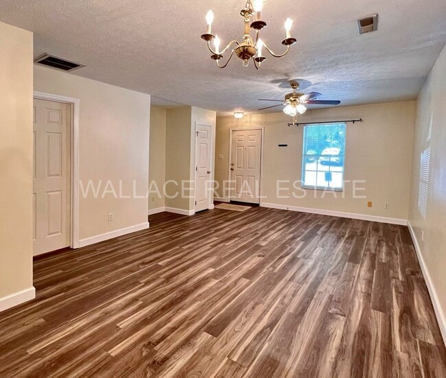 Building Photo - SITUATED IN HALLS IN CROSSROADS NORTH...3 ...