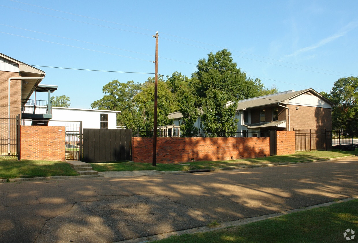 Building Photo - 275 Roseneath Ave