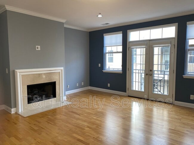 Building Photo - 907 Junction Pl