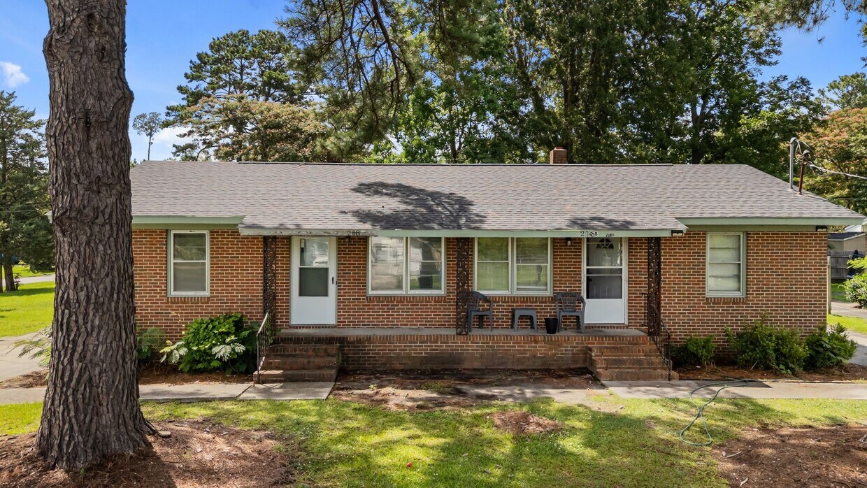 Primary Photo - 208 Anderson St