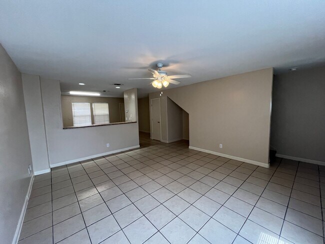 Building Photo - 5202 Fountain Lake Dr