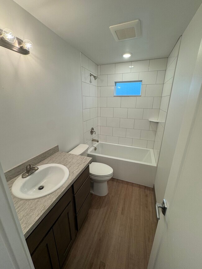 Foto del edificio - 721 3rd Ave NW