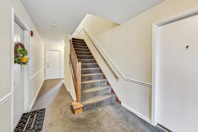 Building Photo - 1777 Dewes Street C