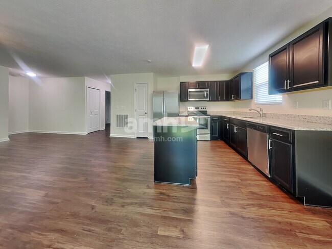 Building Photo - 97 Wooded Ridge Dr