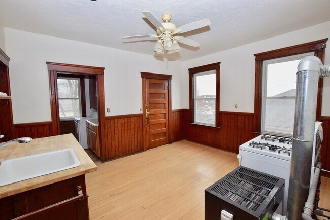 Building Photo - 38 Merrifield St