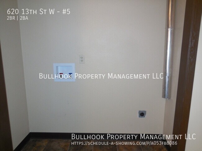 Foto del edificio - MOVE IN SPECIAL $300 off first full months...
