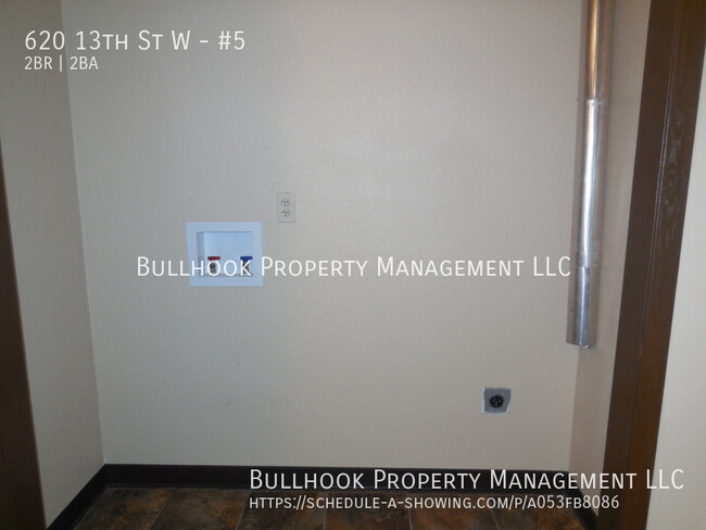 Building Photo - MOVE IN SPECIAL $300 off first full months...