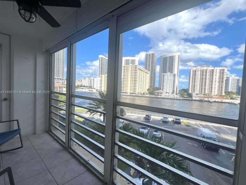 Foto principal - 100 Golden Isles Dr
