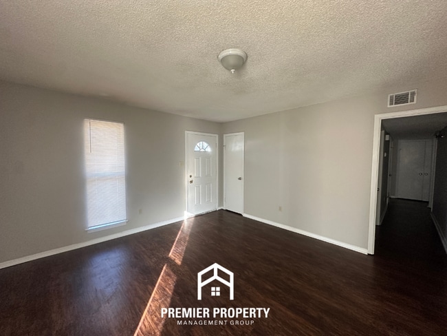 Building Photo - Move-In Ready 4BR Memphis Home w/ Hardwood Floors & Fenced Backyard