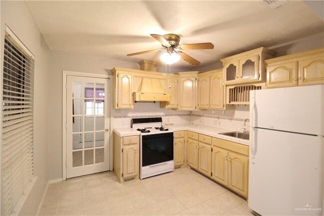 Building Photo - 520 S 5th Ave