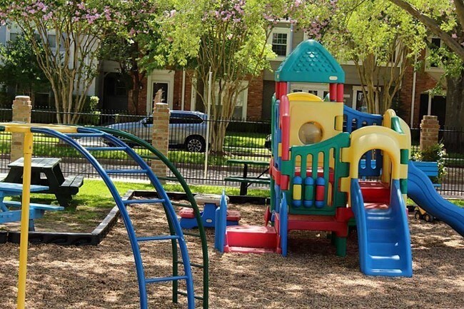 Foto del edificio - 1305 Country Pl Dr