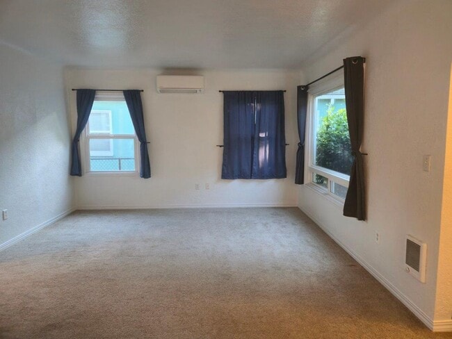 Foto del edificio - Three Bedroom with Fenced Backyard and Shed