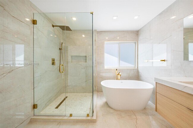 Foto del edificio - 242 Palm Ave