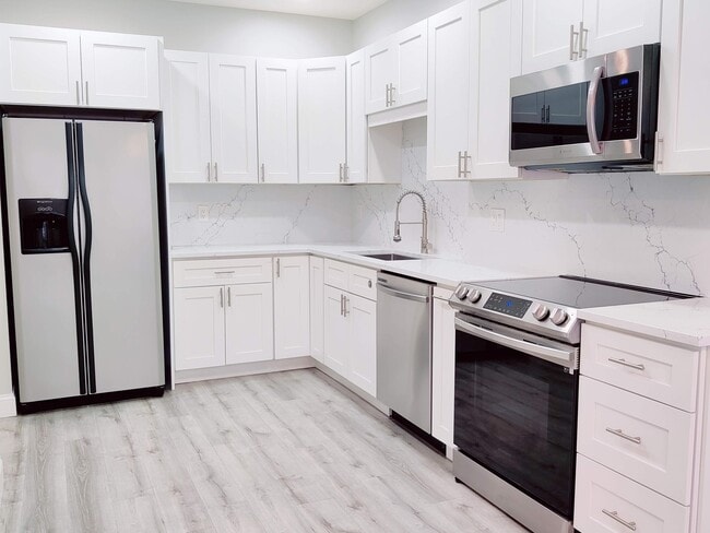 Building Photo - 6815 Via Regina