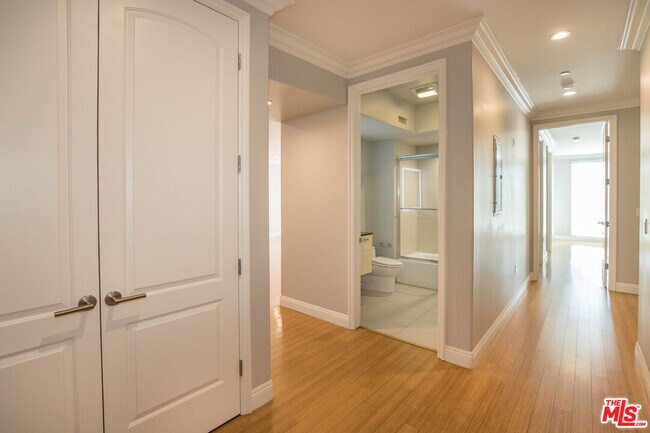 Foto del edificio - 1283 Havenhurst Dr