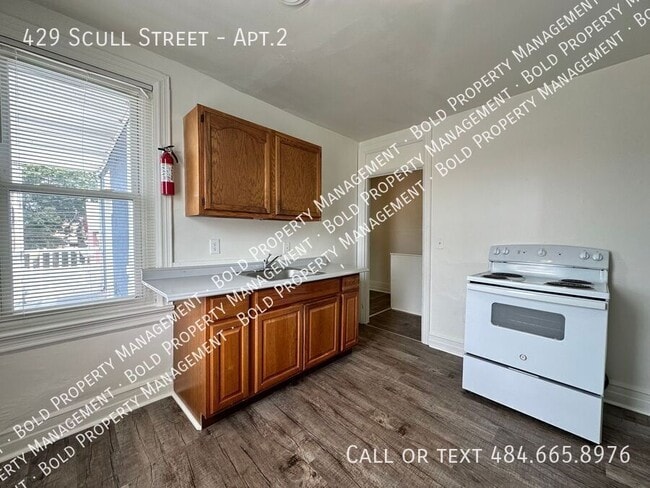 Building Photo - 429 Scull St