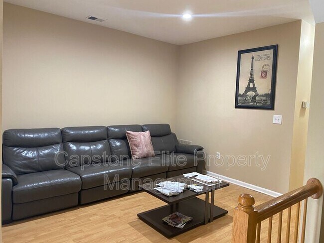Foto del edificio - 20 Ashby Ln